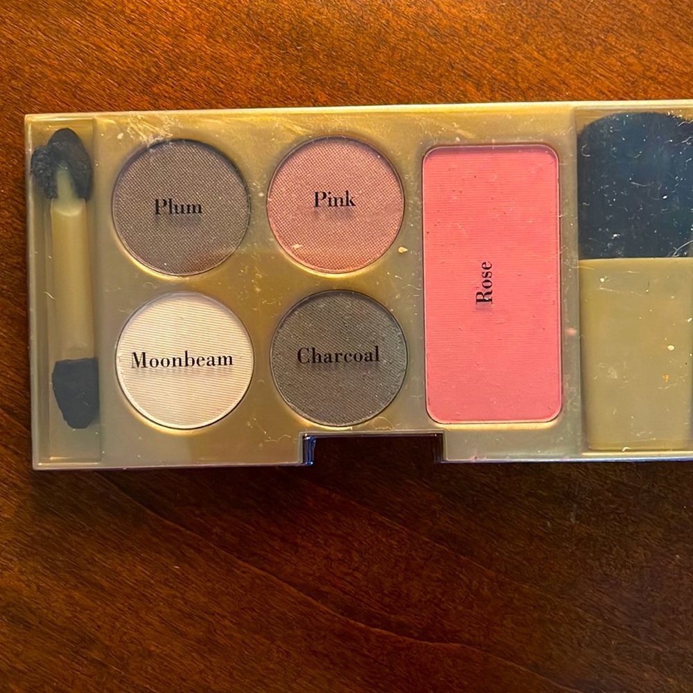 Elizabeth Arden eyeshadow+blush